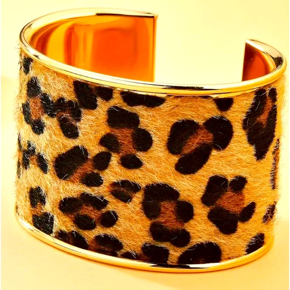 ANIMAL LEOPARD PATTERN IMITATION LEATHER WIDE DESIGN CUFF BANGLE NWT - Picture 5 of 6